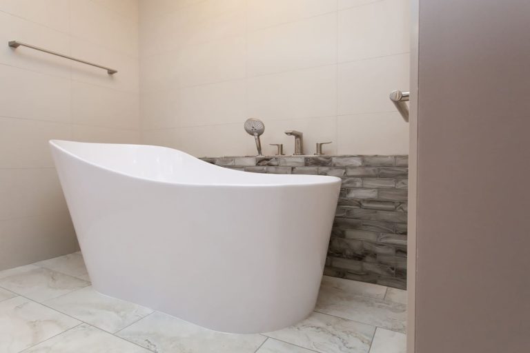 Tanner Place Bathtub